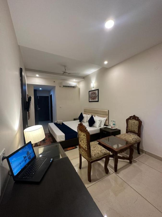 Hotel Jb Residency Zirakpur !! Top Rated & Most Awarded Property In Zirakpur Esterno foto