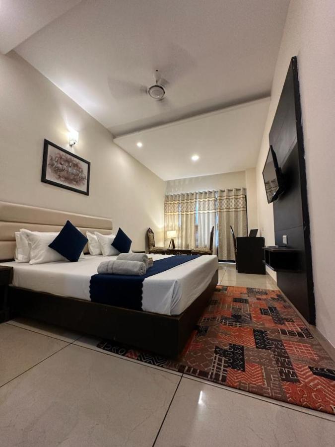 Hotel Jb Residency Zirakpur !! Top Rated & Most Awarded Property In Zirakpur Esterno foto