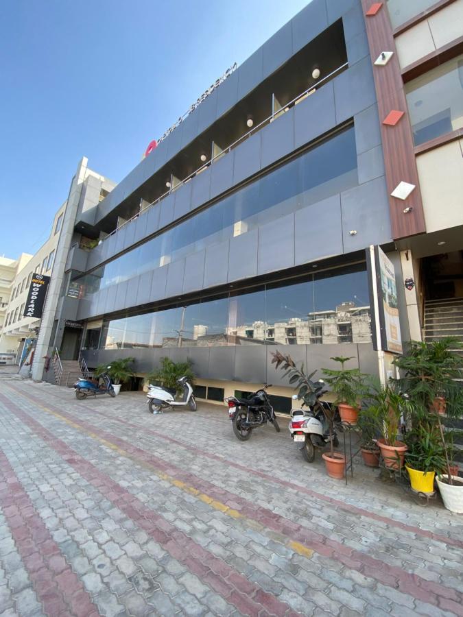 Hotel Jb Residency Zirakpur !! Top Rated & Most Awarded Property In Zirakpur Esterno foto