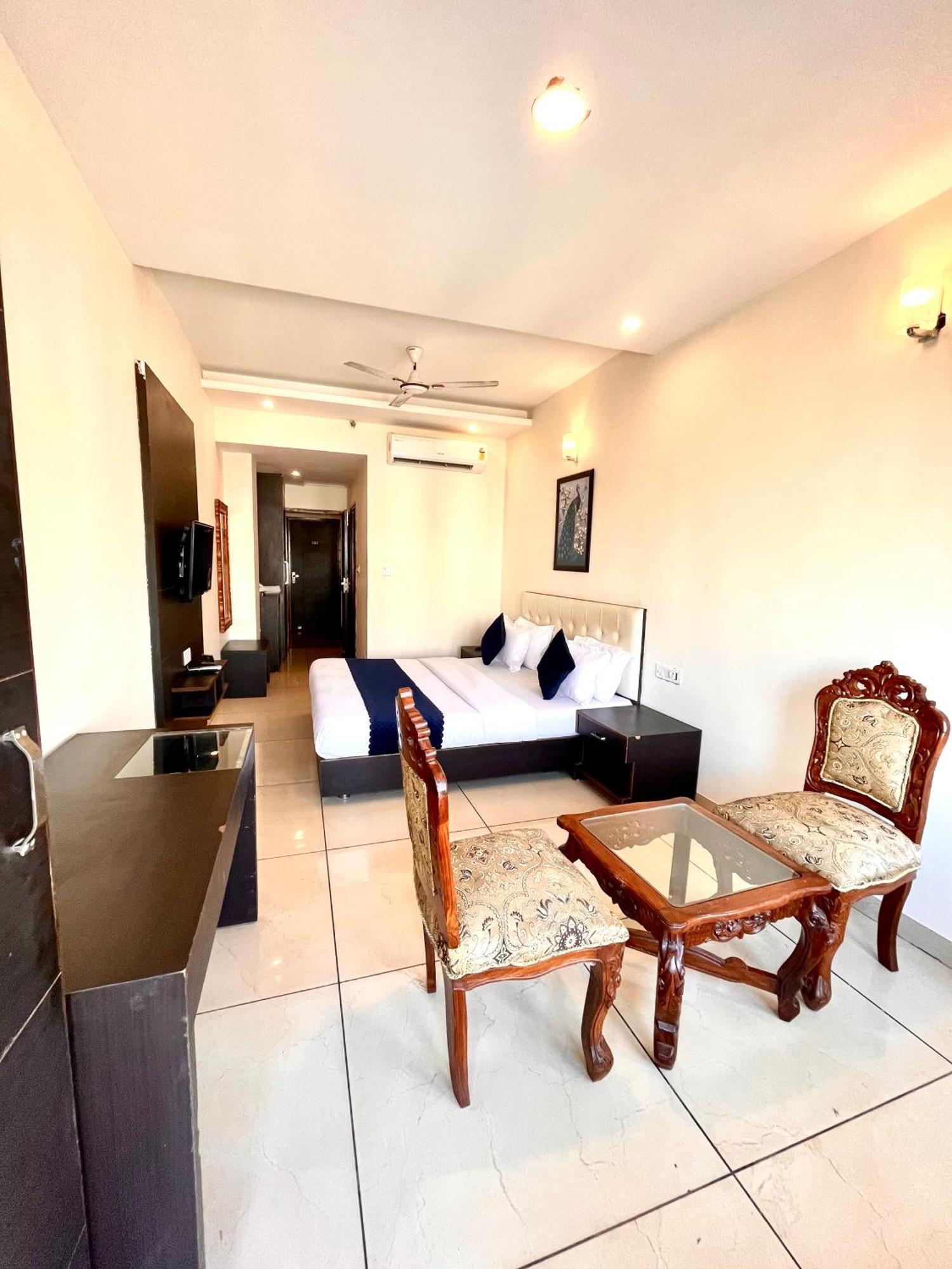Hotel Jb Residency Zirakpur !! Top Rated & Most Awarded Property In Zirakpur Esterno foto