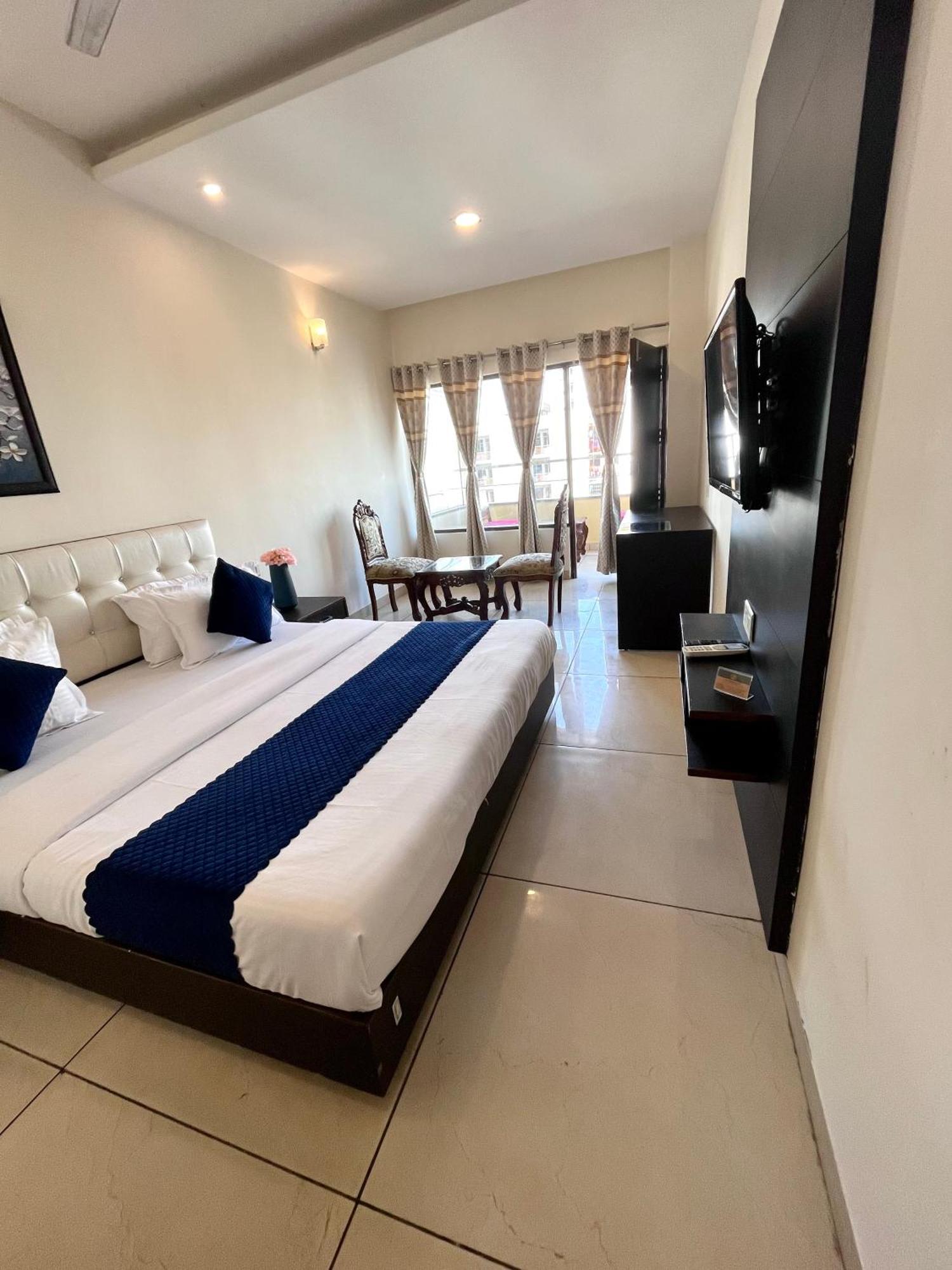 Hotel Jb Residency Zirakpur !! Top Rated & Most Awarded Property In Zirakpur Esterno foto
