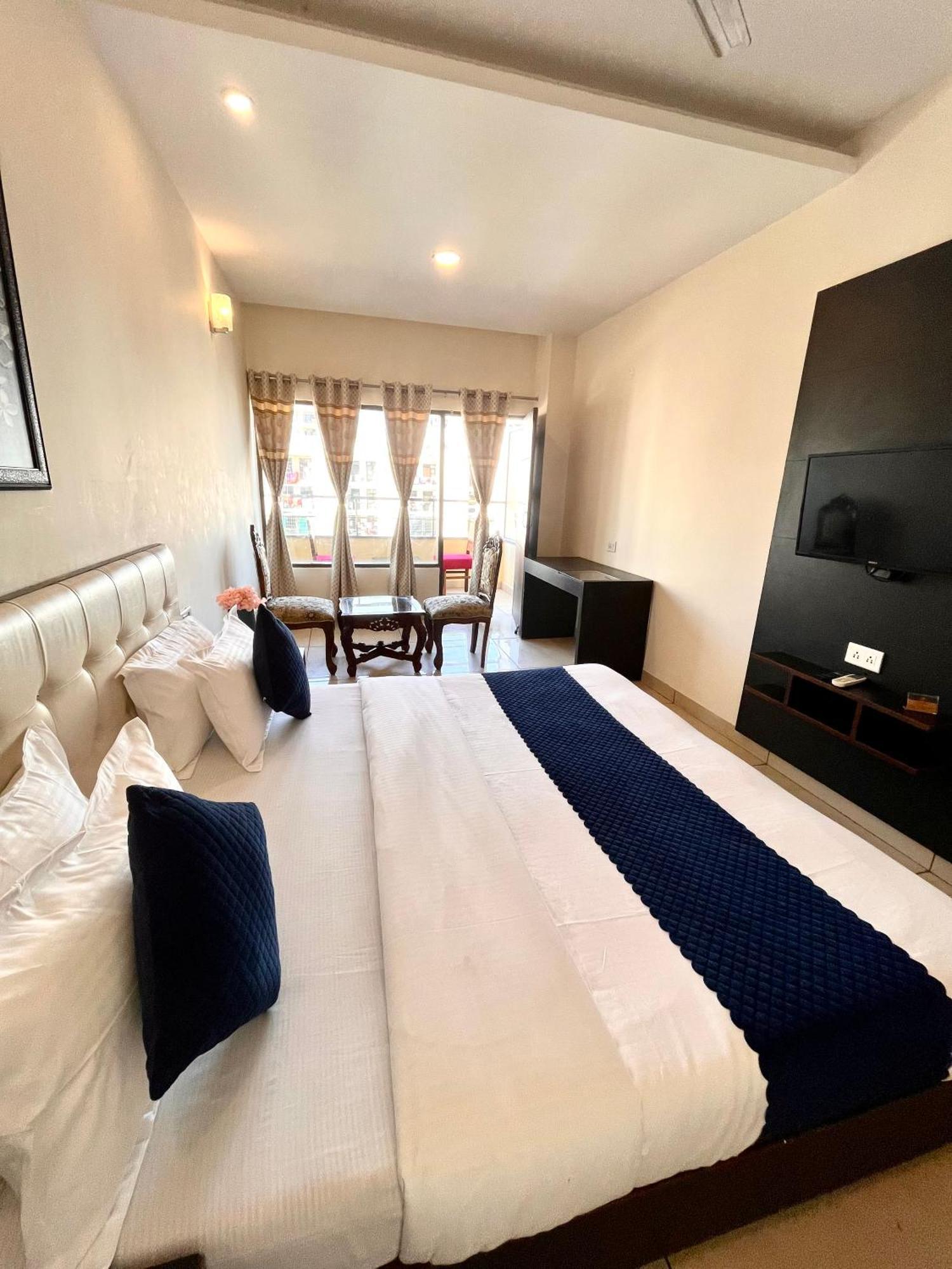 Hotel Jb Residency Zirakpur !! Top Rated & Most Awarded Property In Zirakpur Esterno foto