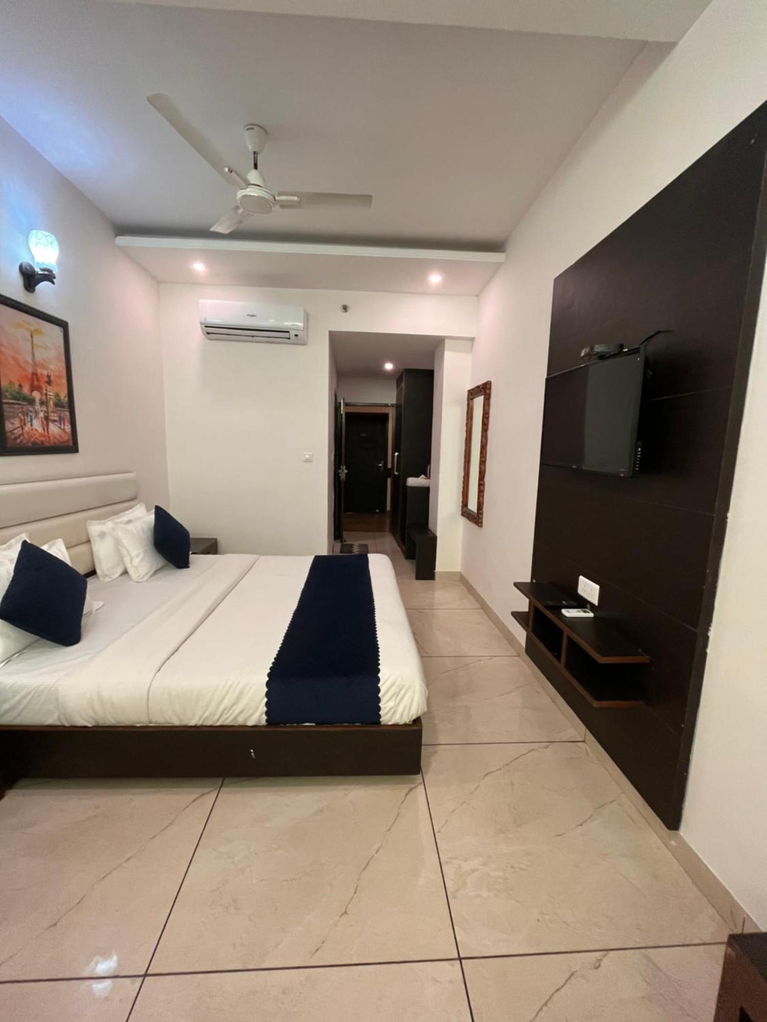Hotel Jb Residency Zirakpur !! Top Rated & Most Awarded Property In Zirakpur Esterno foto