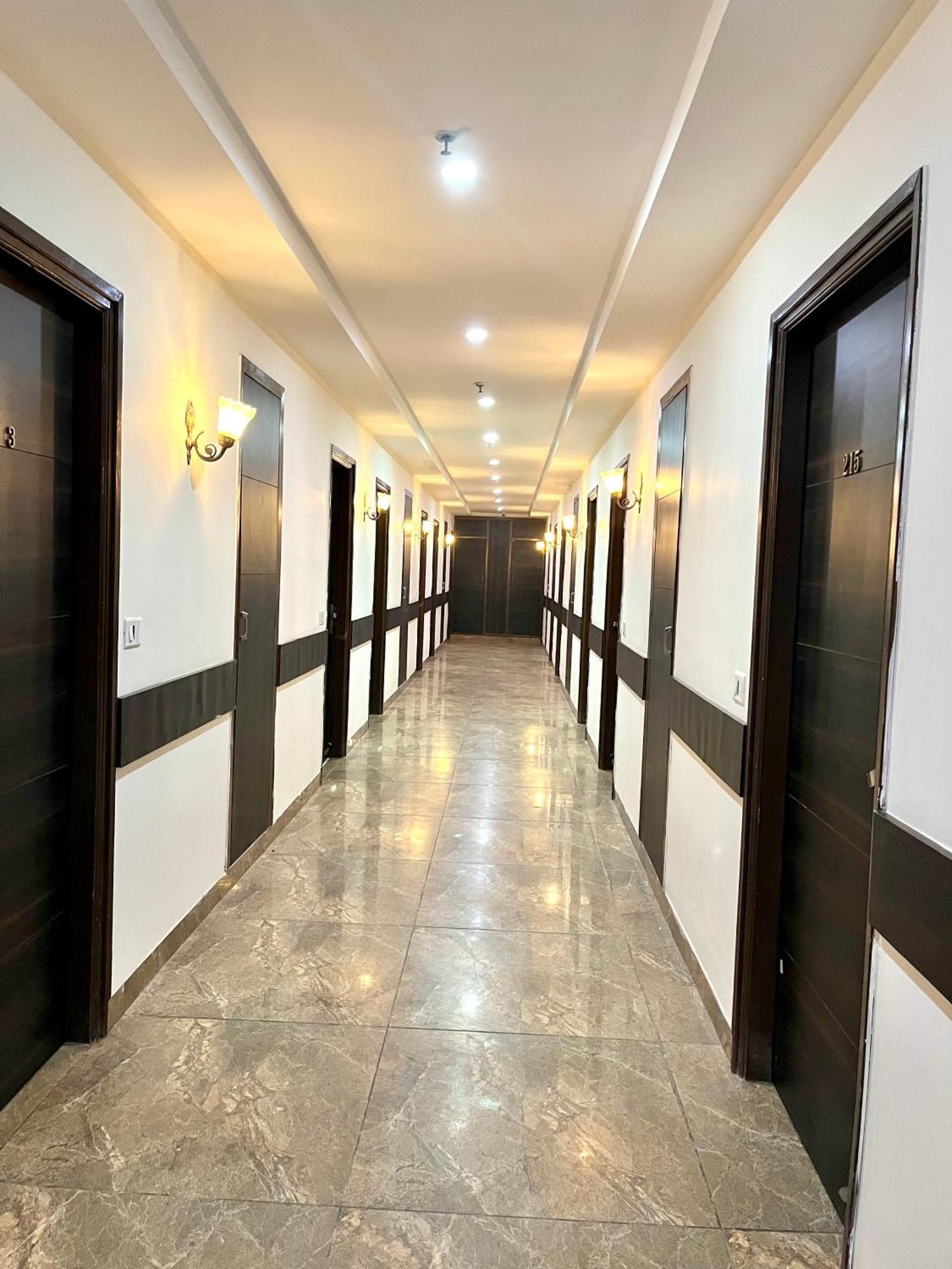 Hotel Jb Residency Zirakpur !! Top Rated & Most Awarded Property In Zirakpur Esterno foto