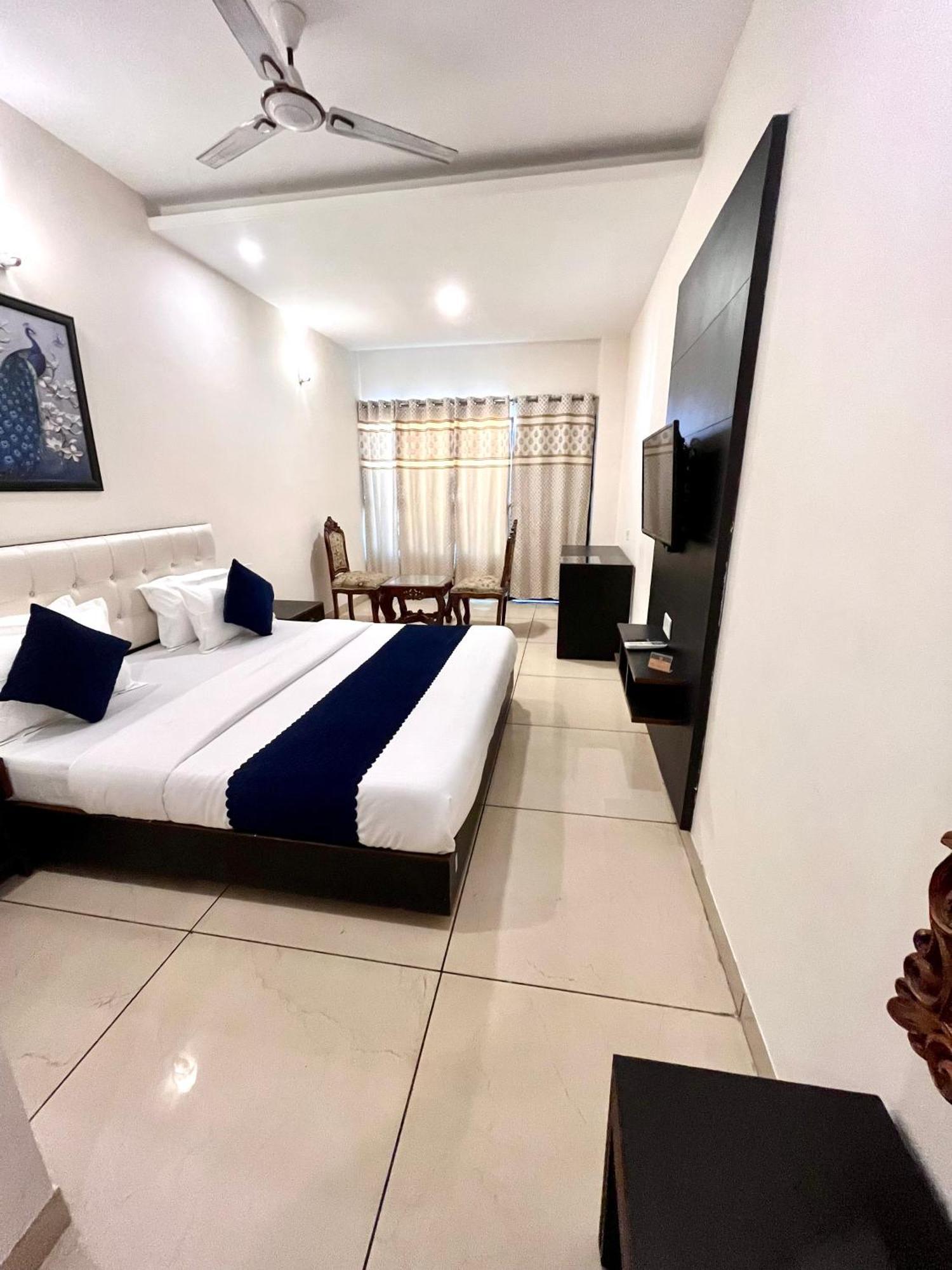 Hotel Jb Residency Zirakpur !! Top Rated & Most Awarded Property In Zirakpur Esterno foto