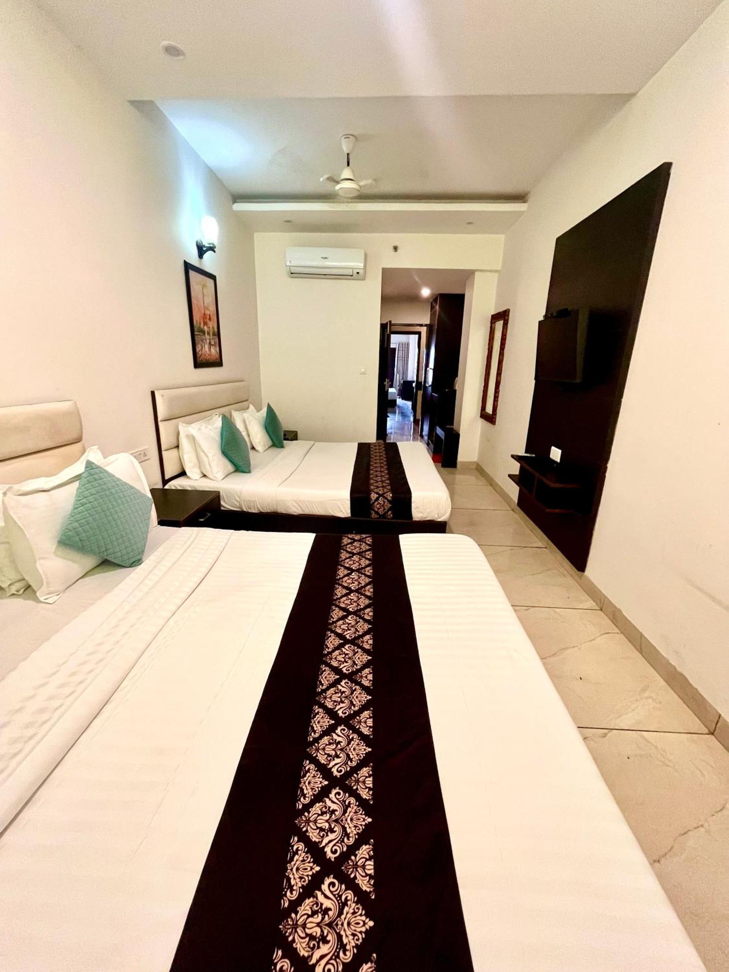 Hotel Jb Residency Zirakpur !! Top Rated & Most Awarded Property In Zirakpur Esterno foto