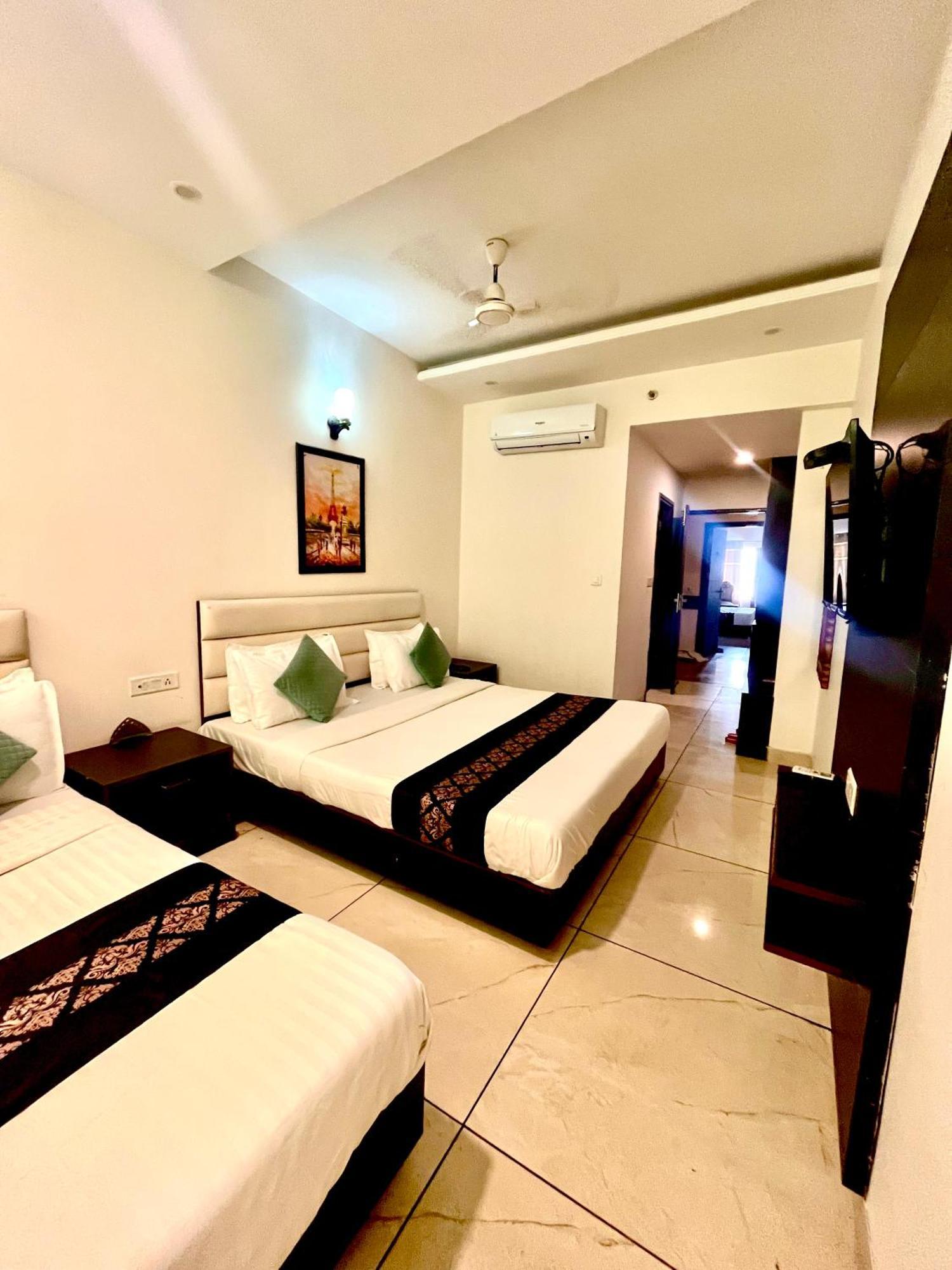 Hotel Jb Residency Zirakpur !! Top Rated & Most Awarded Property In Zirakpur Esterno foto