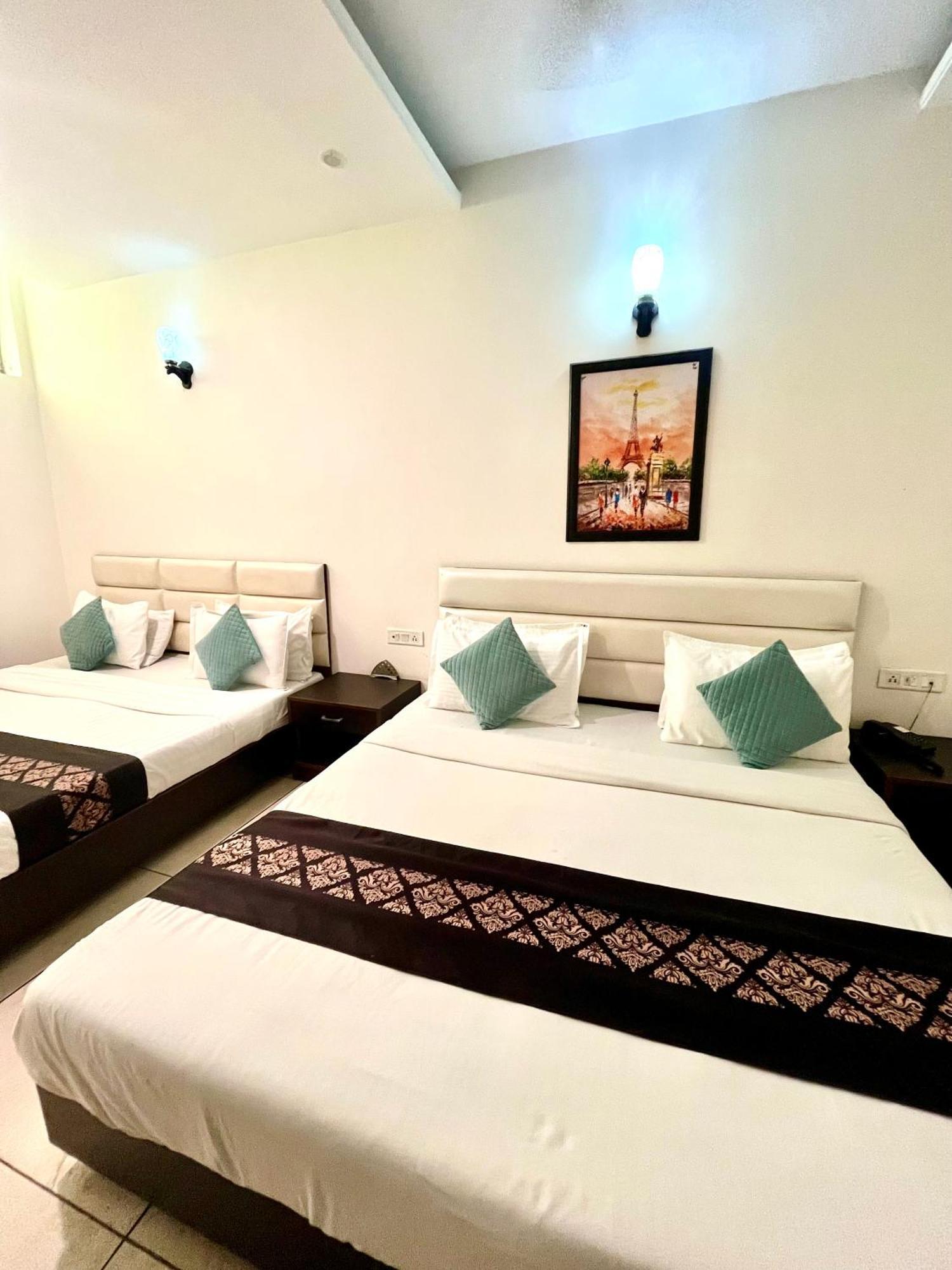 Hotel Jb Residency Zirakpur !! Top Rated & Most Awarded Property In Zirakpur Esterno foto